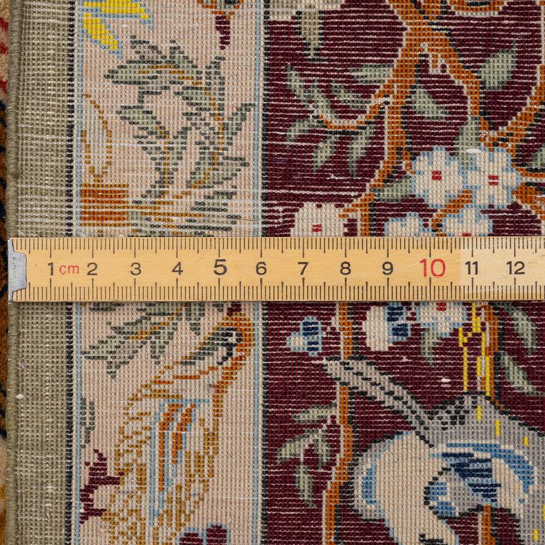 A semi-antique Isfahan rug, central persia,  177 x 108 cm.