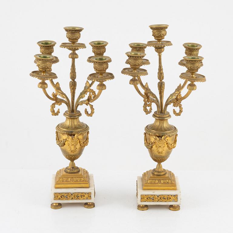 Kandelabrar, ett par, Louis XVI-stil, tidigt 1900-tal.