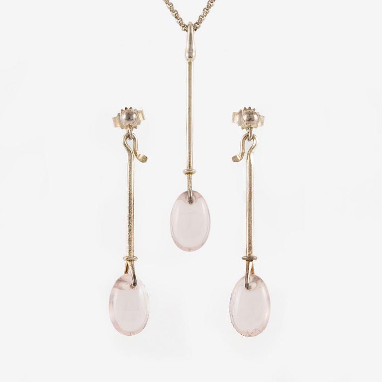 Vivianna Torun Bülow-Hübe, hänge samt örhängen, ett par, silver med rosenkvarts, för Georg Jensen.