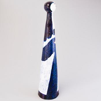 BIRGER KAIPIAINEN, a stoneware sculpture signed Kaipiainen.