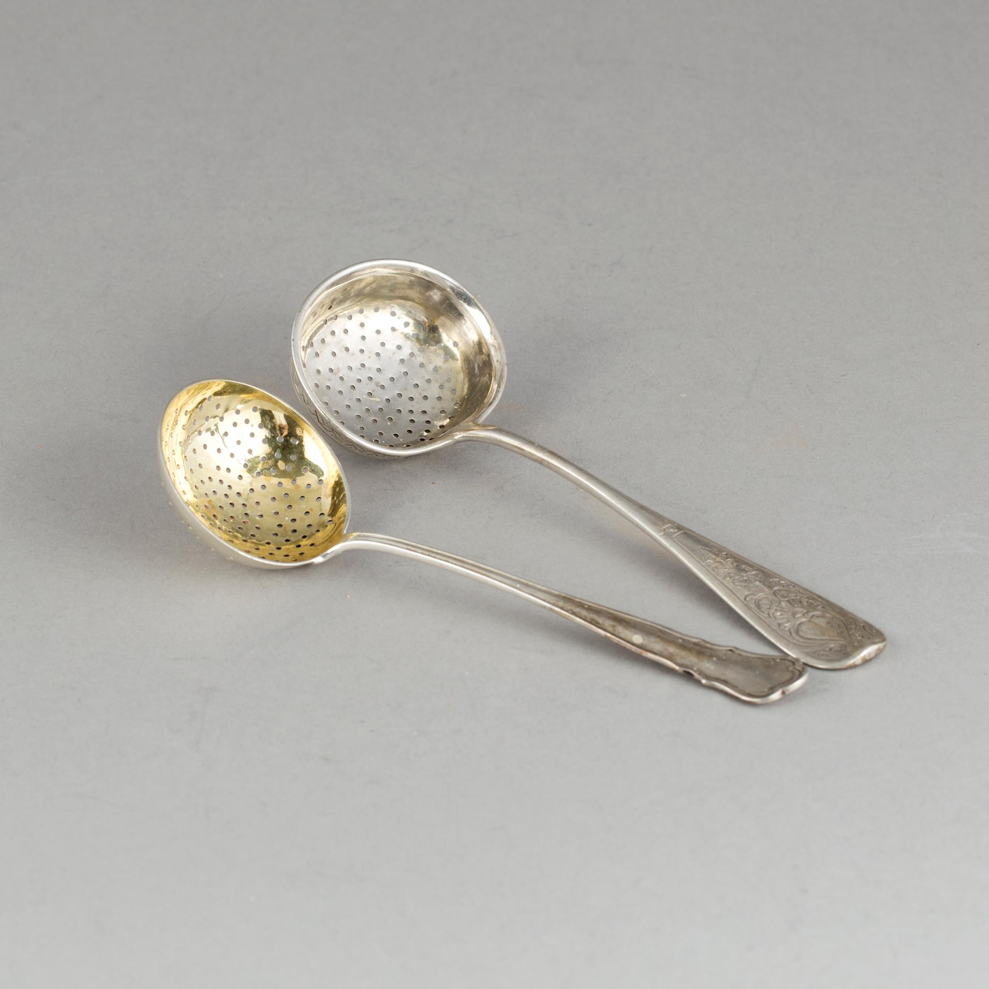STRÖSKEDAR, 2 st, silver, bl.a Moskva Ryssland, 1889. Vikt 115 g.