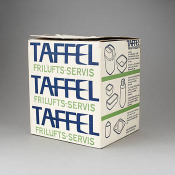 PICKNICKSET, plast, "Taffel Frilufts-servis", design Sigvard Bernadotte 1959, Huqvarna.