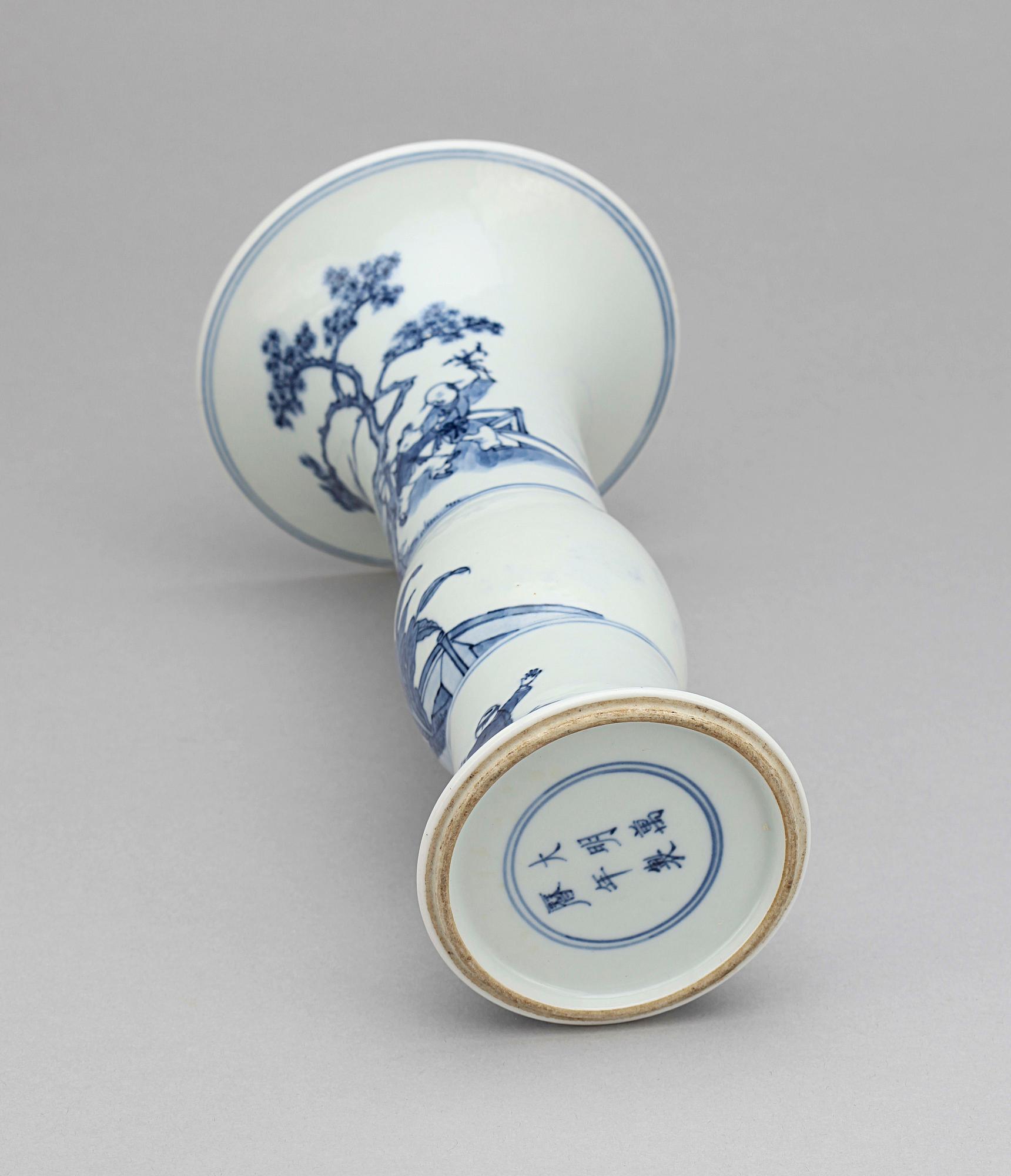 VAS, porslin, Kina. Sen Qing, 1800/1900-tal.