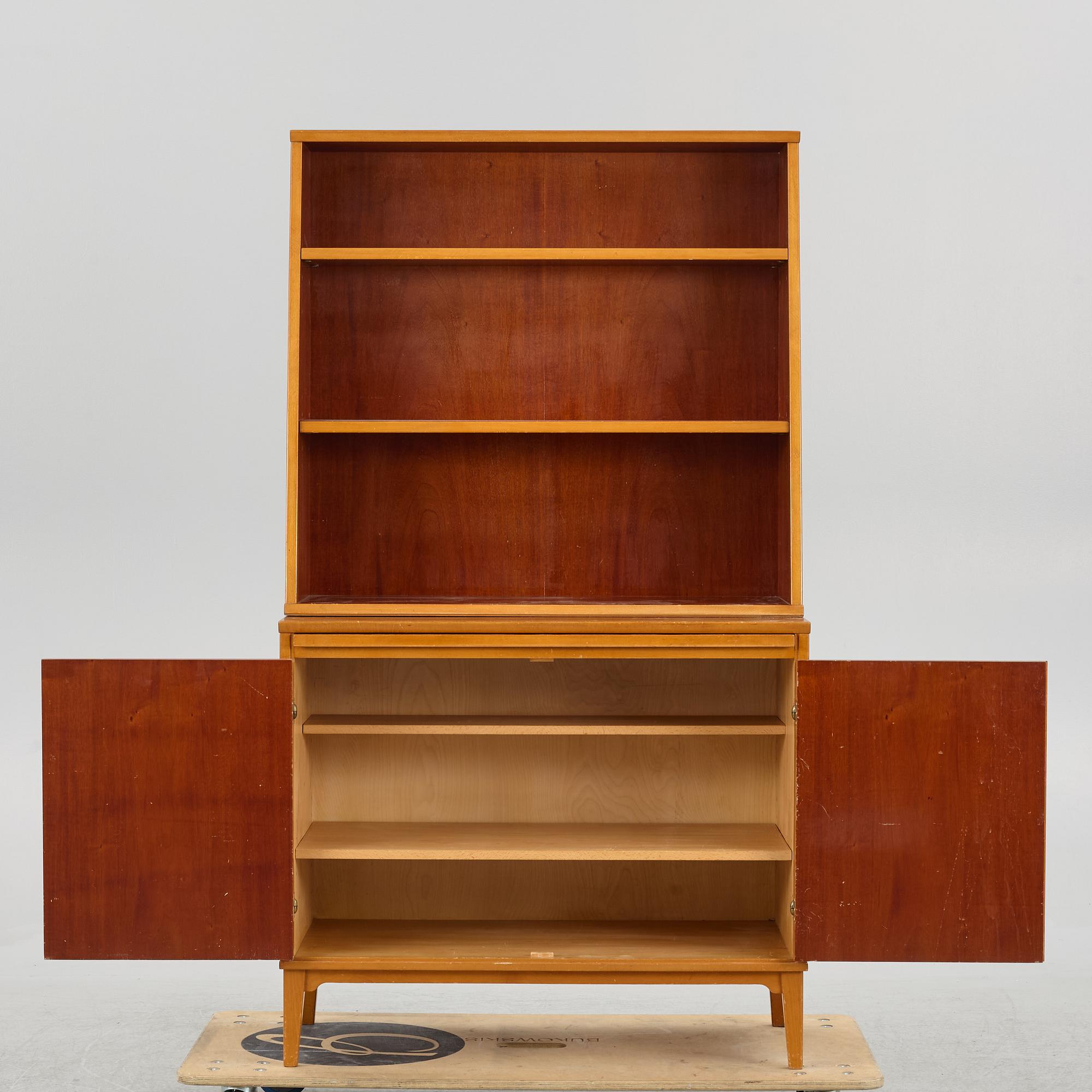 Bokhylla med underskåp, 1960-tal.