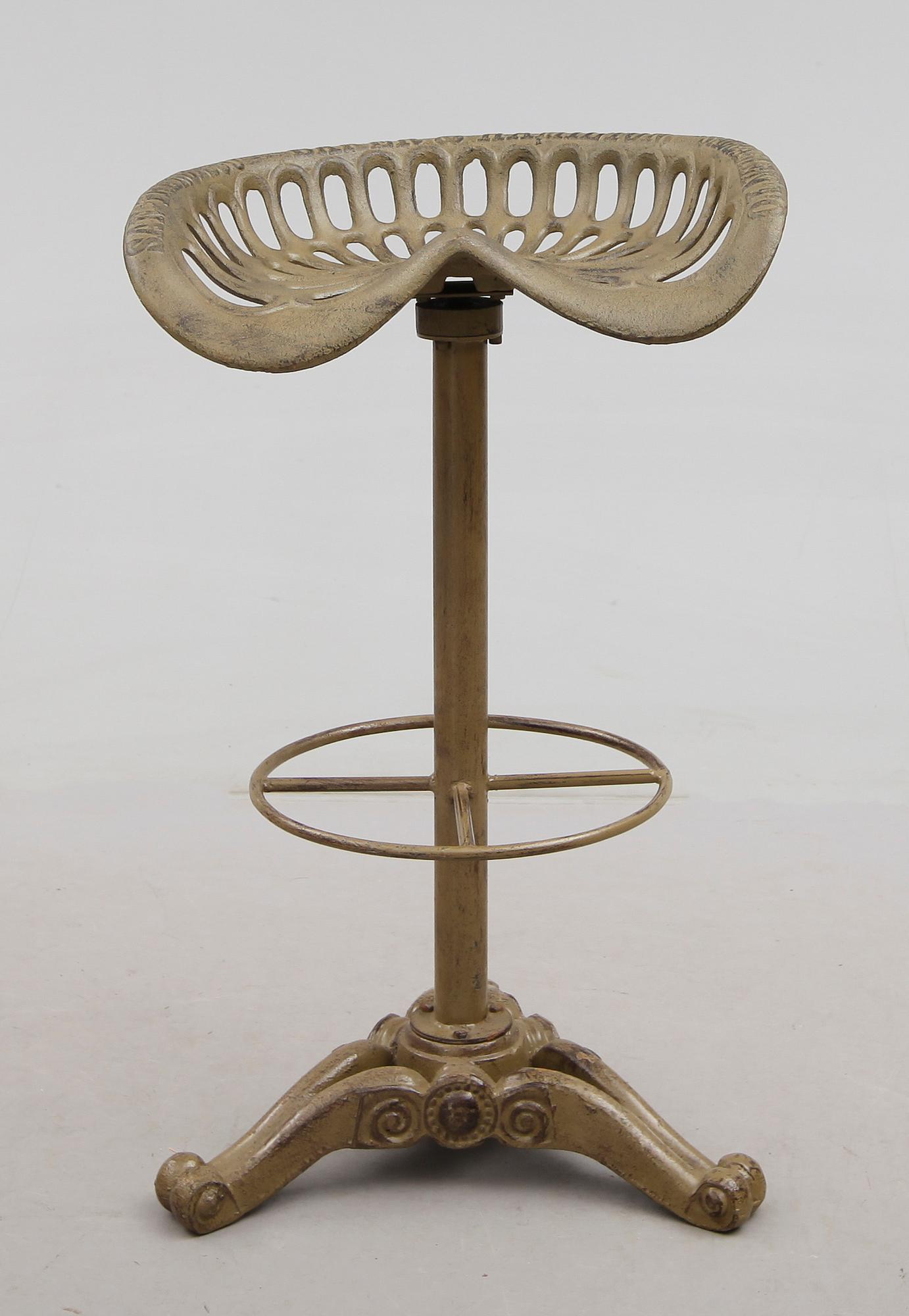 BARSTOL, gjutjärn, 1900-talets andra hälft.