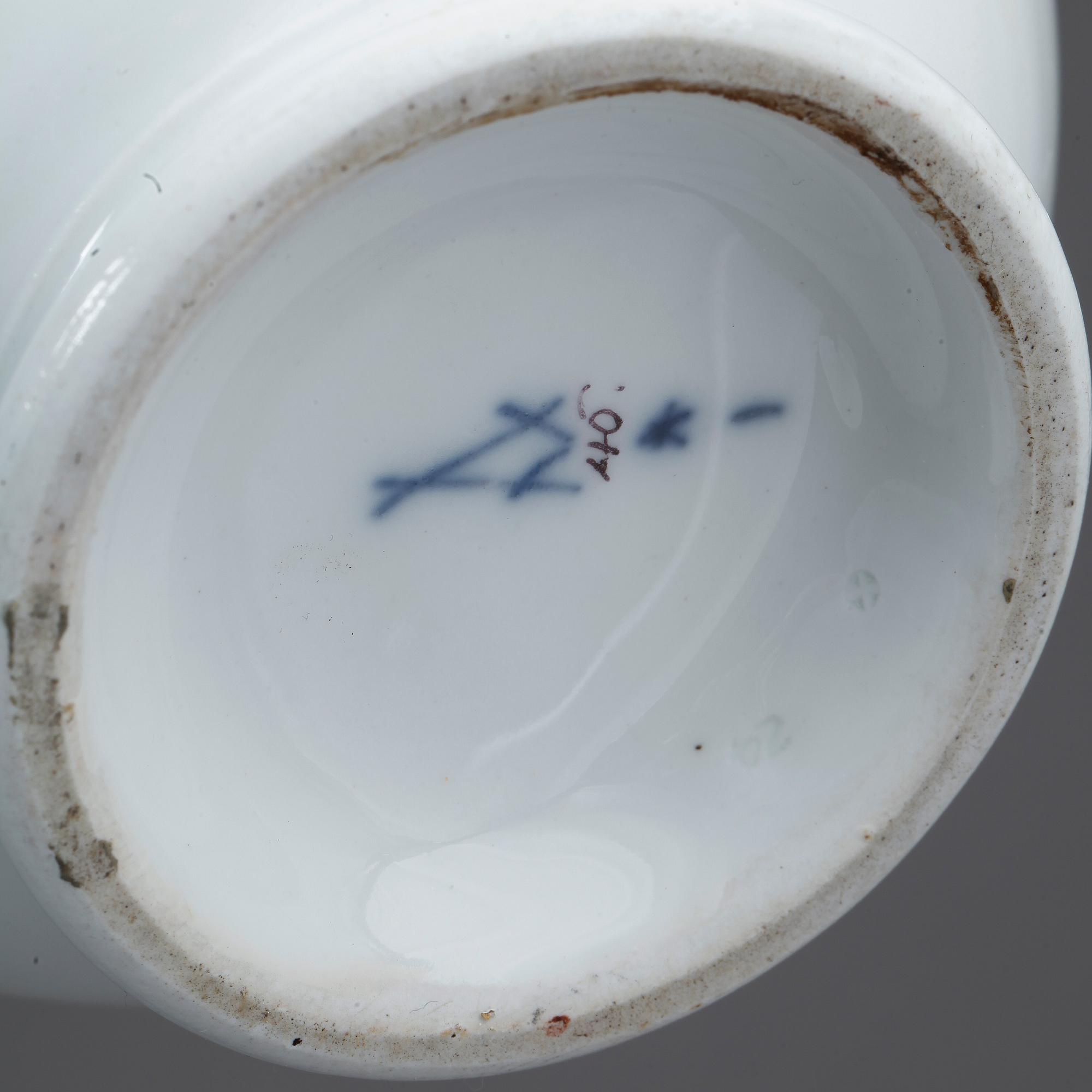KAFFEKANNOR, 2 st, porslin, Meissen, 1800-tal.