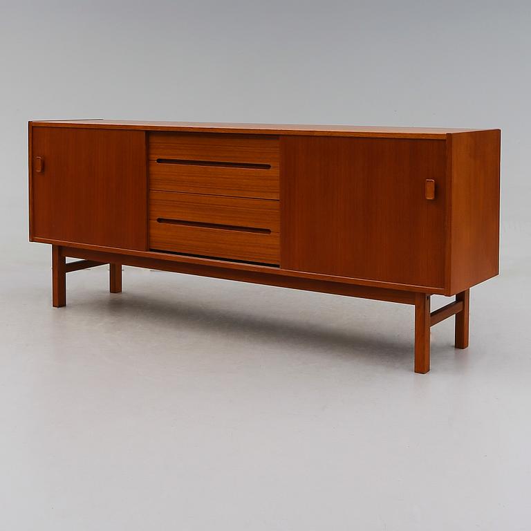 SIDEBOARD, "Arild", Nils Jonsson, Troeds, Bjärnum, 1900-talets andra hälft.