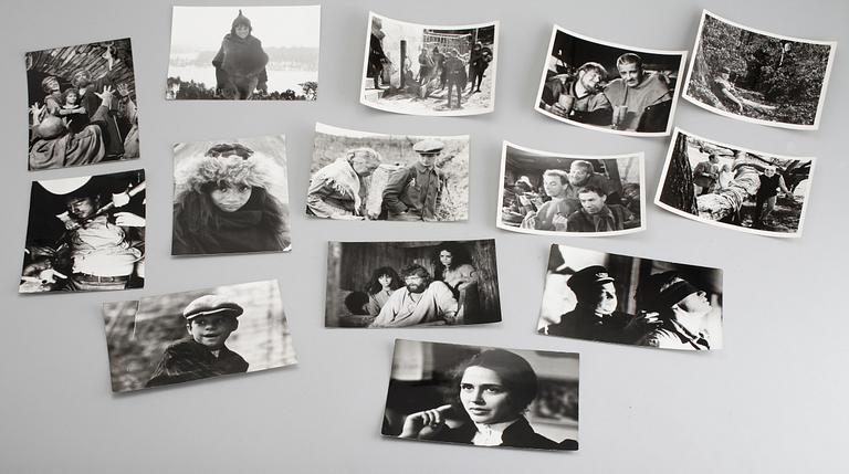 SAMLING FOTOGRAFIER, ca 100 st, 1900-talets mitt, från filminspelningar bla Sjunde Inseglet av Ingmar Bergman.