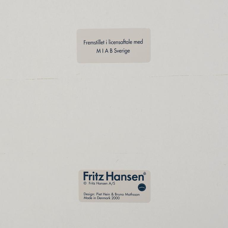 Bruno Mathsson & Piet Hein, matbord, "Superellips", Fritz Hansen, år 2000.