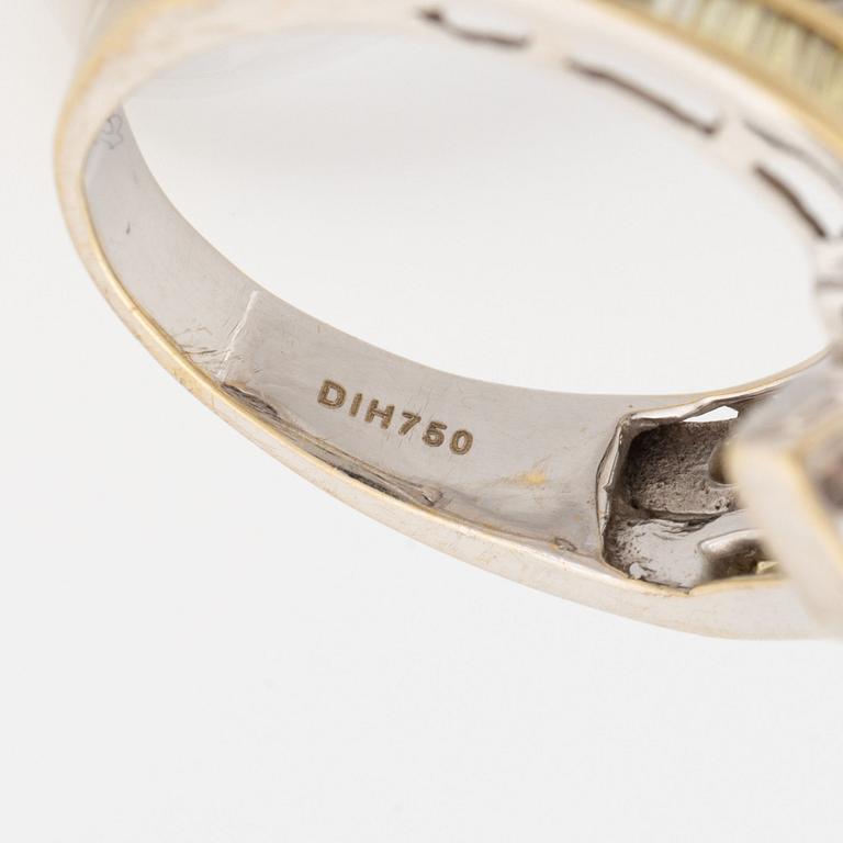 Ring, omlottring med päronformad diamant.