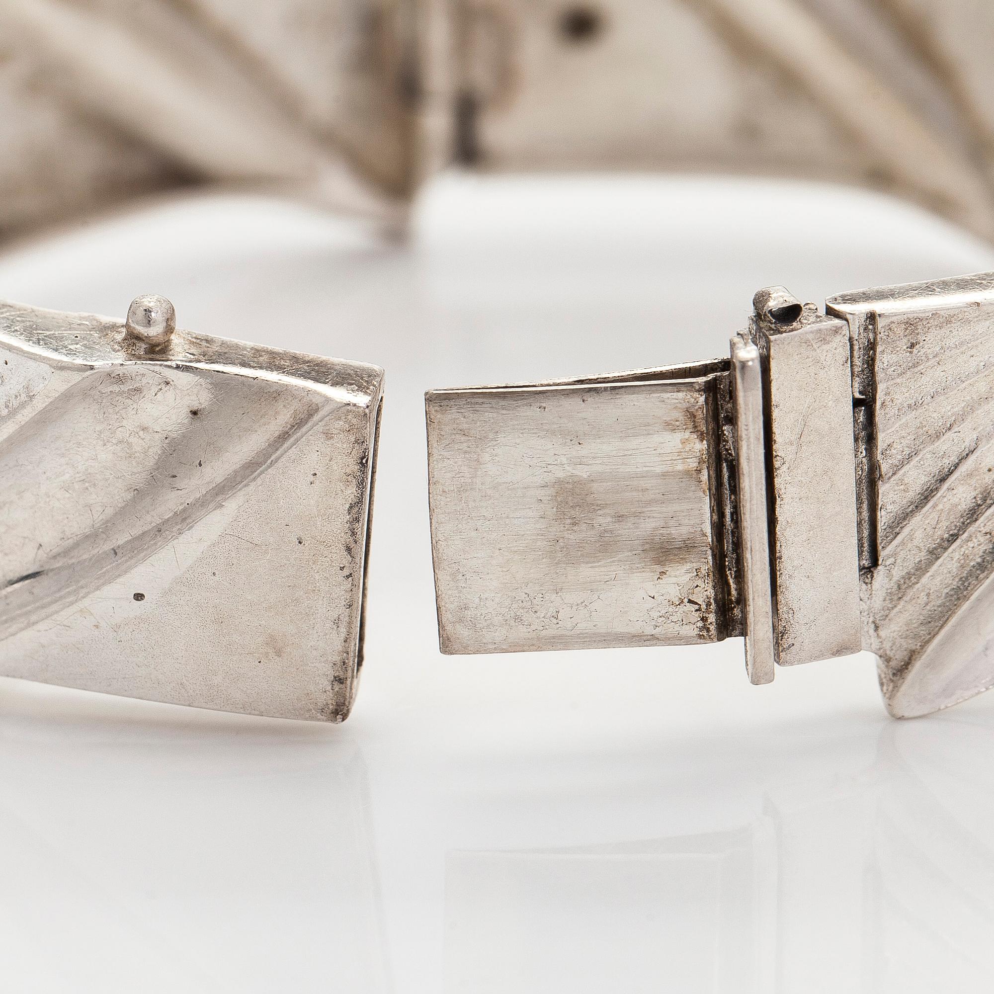 Matti Hyvärinen, bracelet, silver, Sirokoru, Turku.