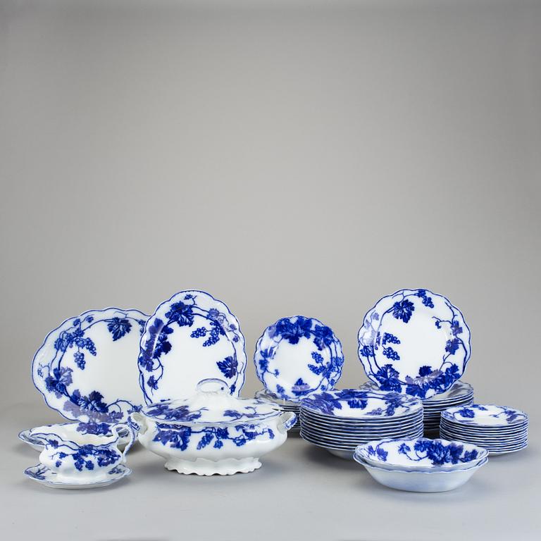 SERVISDELAR, 55 delar, flintgods, "Warwick" Johnson & Bros England. 1900-talets första hälft.