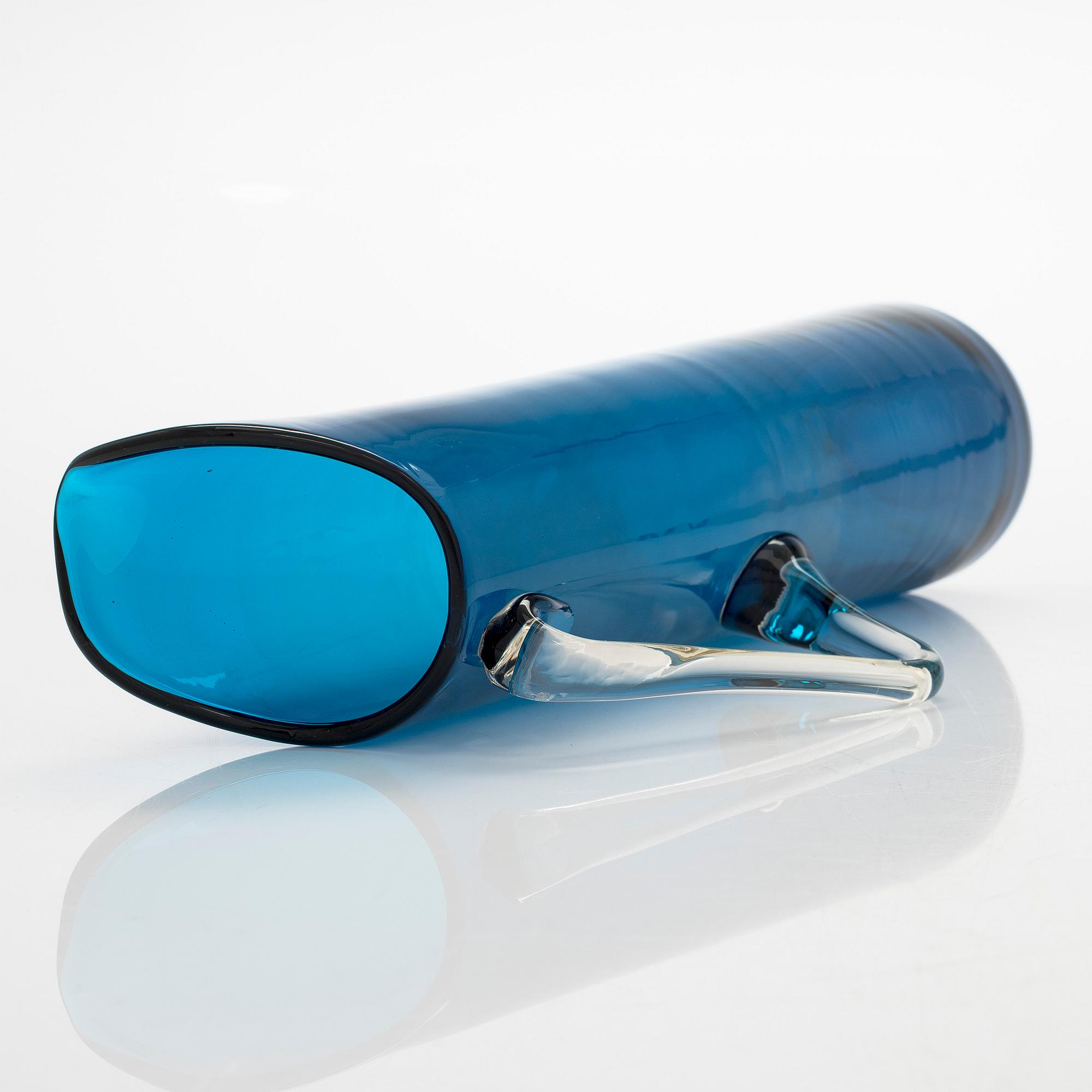 Nanny Still, a 'Harlequin' pitcher model 1743 for Riihimäki Glassworks.