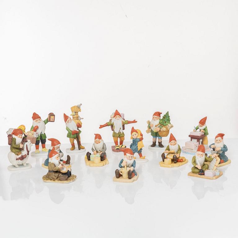 Jenny Nyström, after, after. 14 figurines, Kalmar Läns Museum.