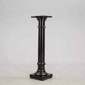 PIEDESTAL, 1900-tal.