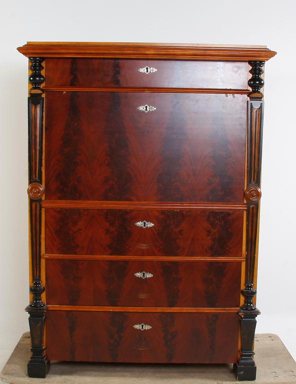 CHIFFONJÉ, nyrenässans. 1800-talets slut.