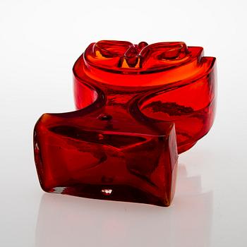 HELENA TYNELL, a 'Victoriana' vase Riihimäen Lasi Oy. In production 1970-1971.