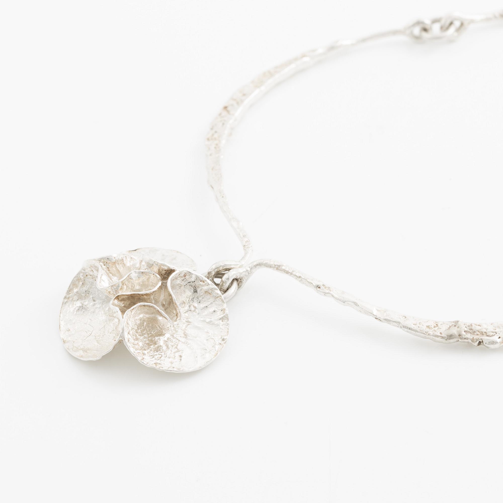 Theresia Hvorslev, neck ring, collar, silver.