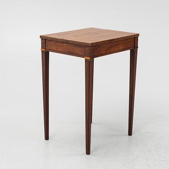 Sidobord, gustaviansk stil, omkring år 1900.