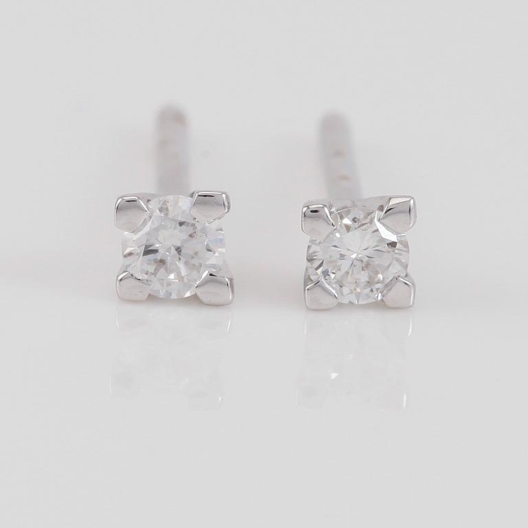 ÖRHÄNGEN, 1 par, 18K vitguld och diamanter tot ca 0.18 ct.