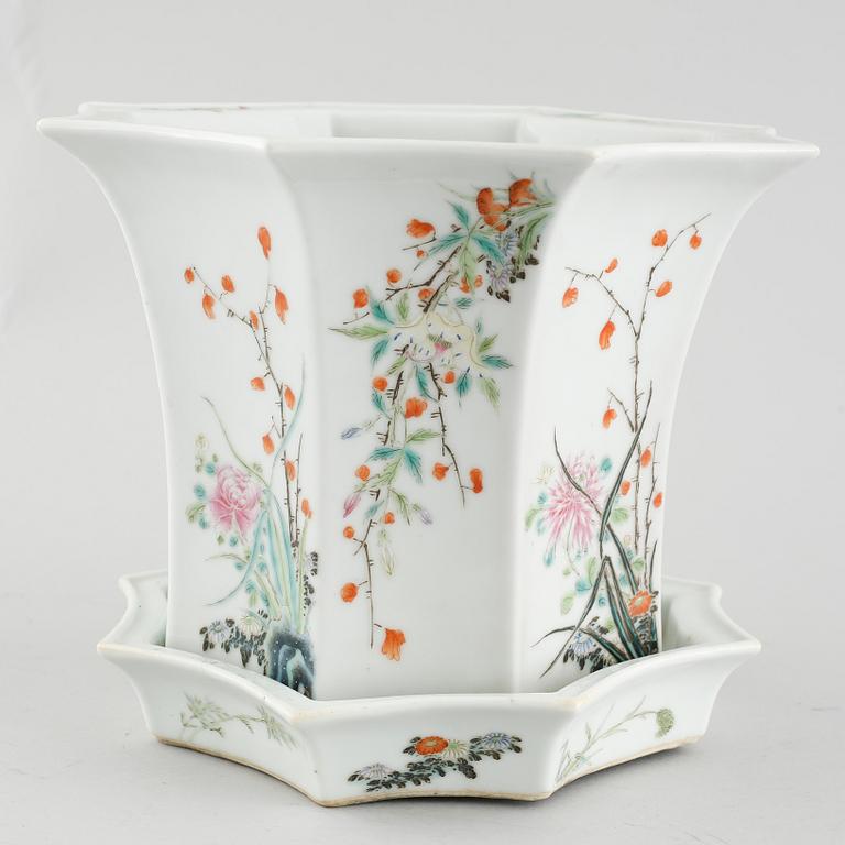 A Chinese porcelain flowerpot on a  dish, 1960s or later.