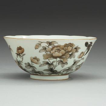 A grisaille bowl, Republic, first half of 20th Century, with Qianlong seal mark.