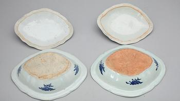 KAROTTER, ett par, kompaniporslin, Kina, Jiaqing 1796-1820.