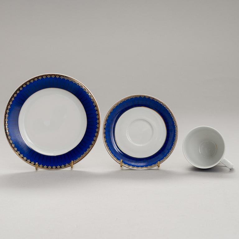 SIGVARD BERNADOTTE, RUOKA-ASTIASTO, 76 osaa, posliinia, "Christineholm".