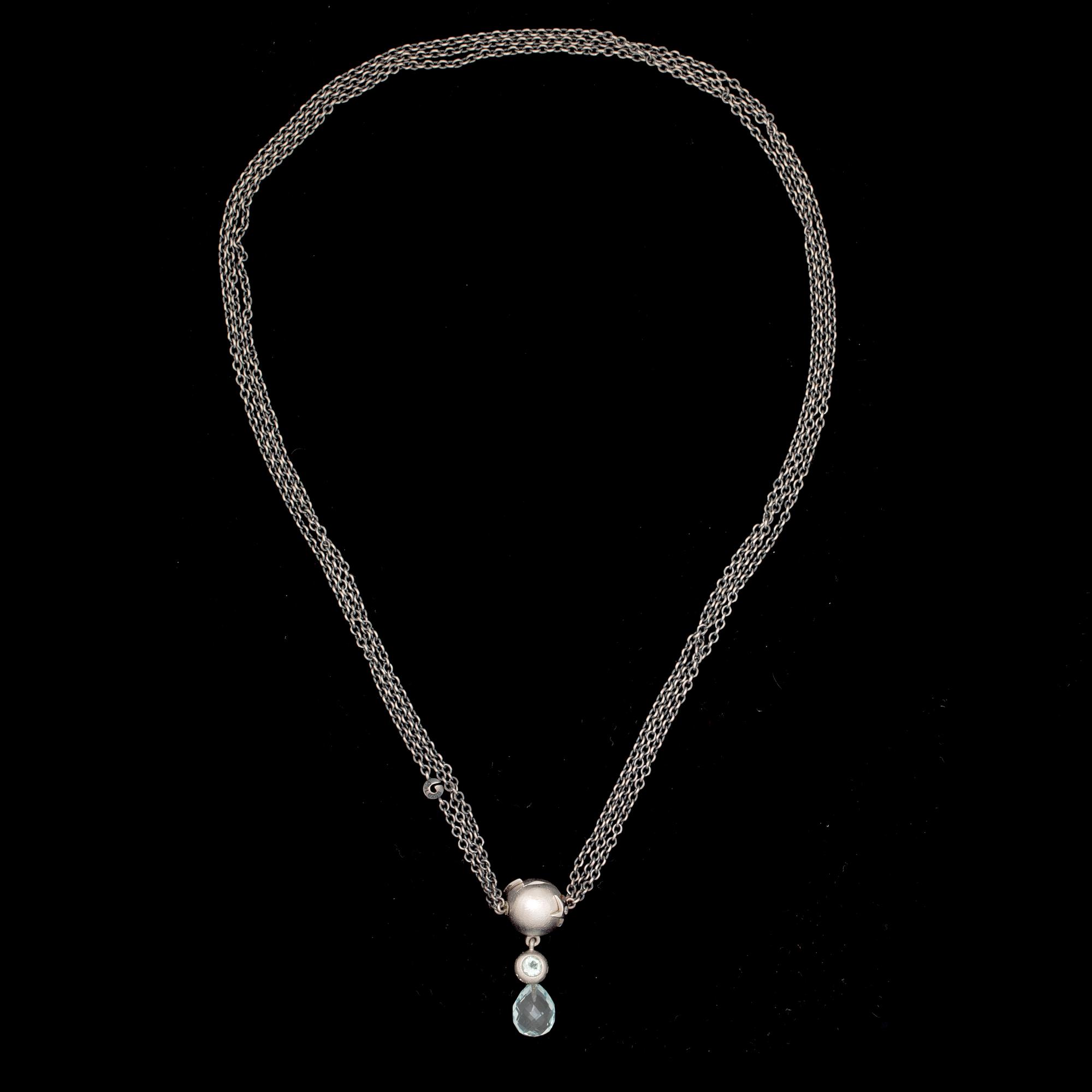 COLLIER, kullås 18k vitguld med 2 mindre diamanter, hänge med akvamarin. Ole Lynggaard, Köpenhamn. Vikt ca 18 g.