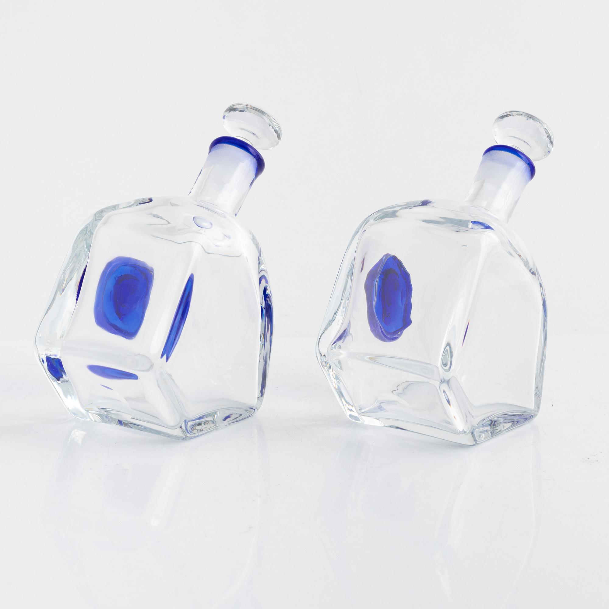 Erik Höglund, karaffer, 2 st, Studioglas Strömbergshyttan, 1992.