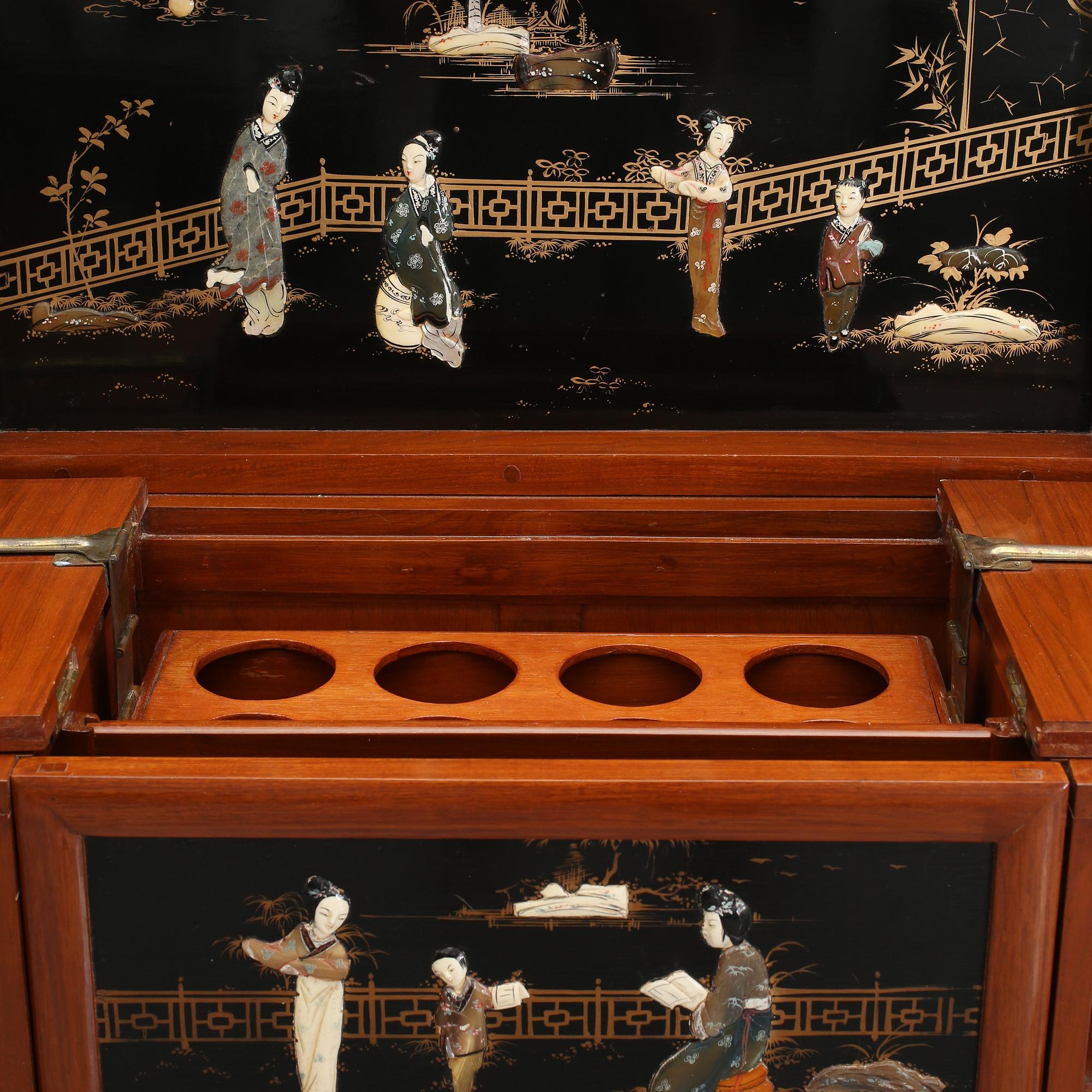 BARSKÅP, Kina, 1900-talets andra hälft.