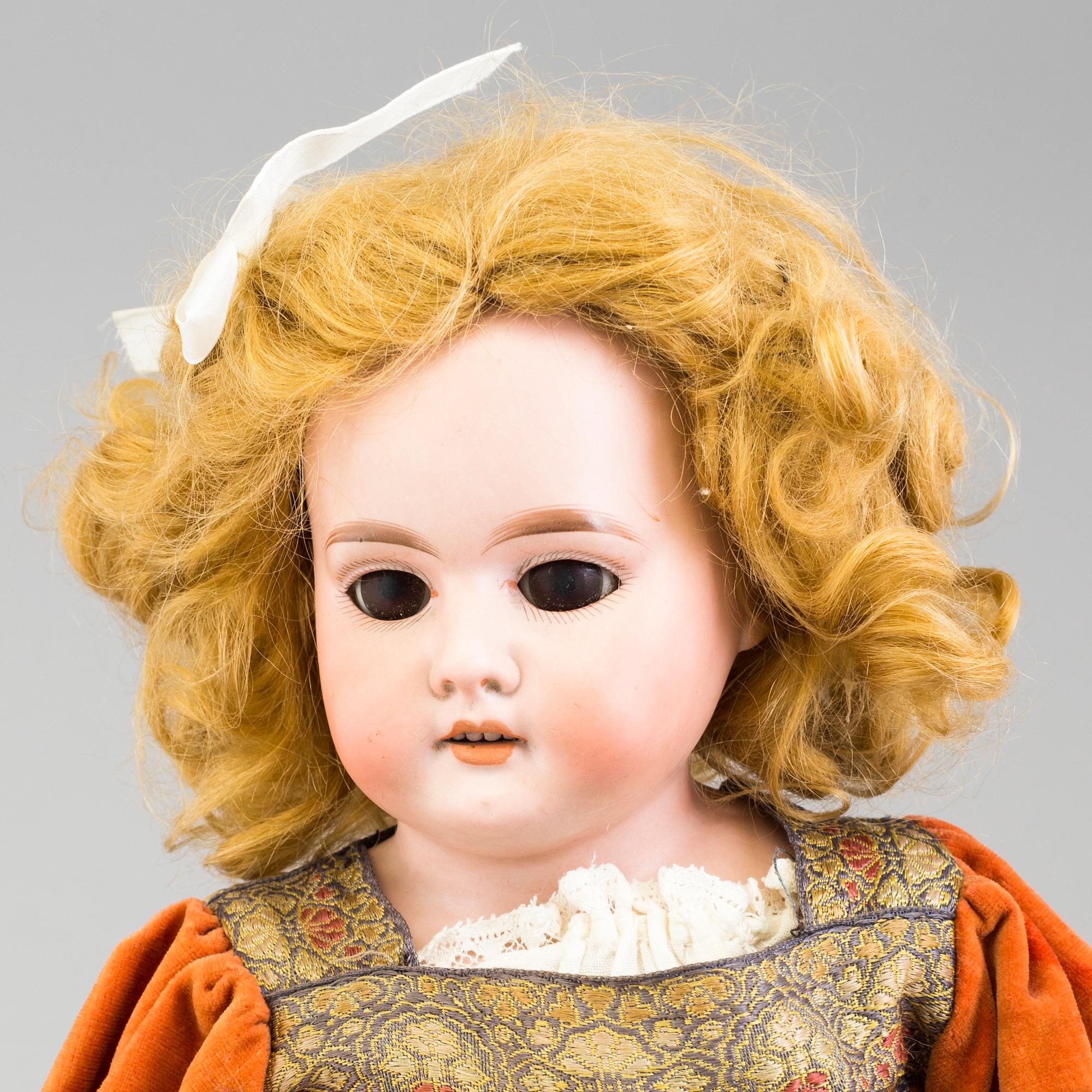 a Armand Marseille porcelaine doll from around 1900.