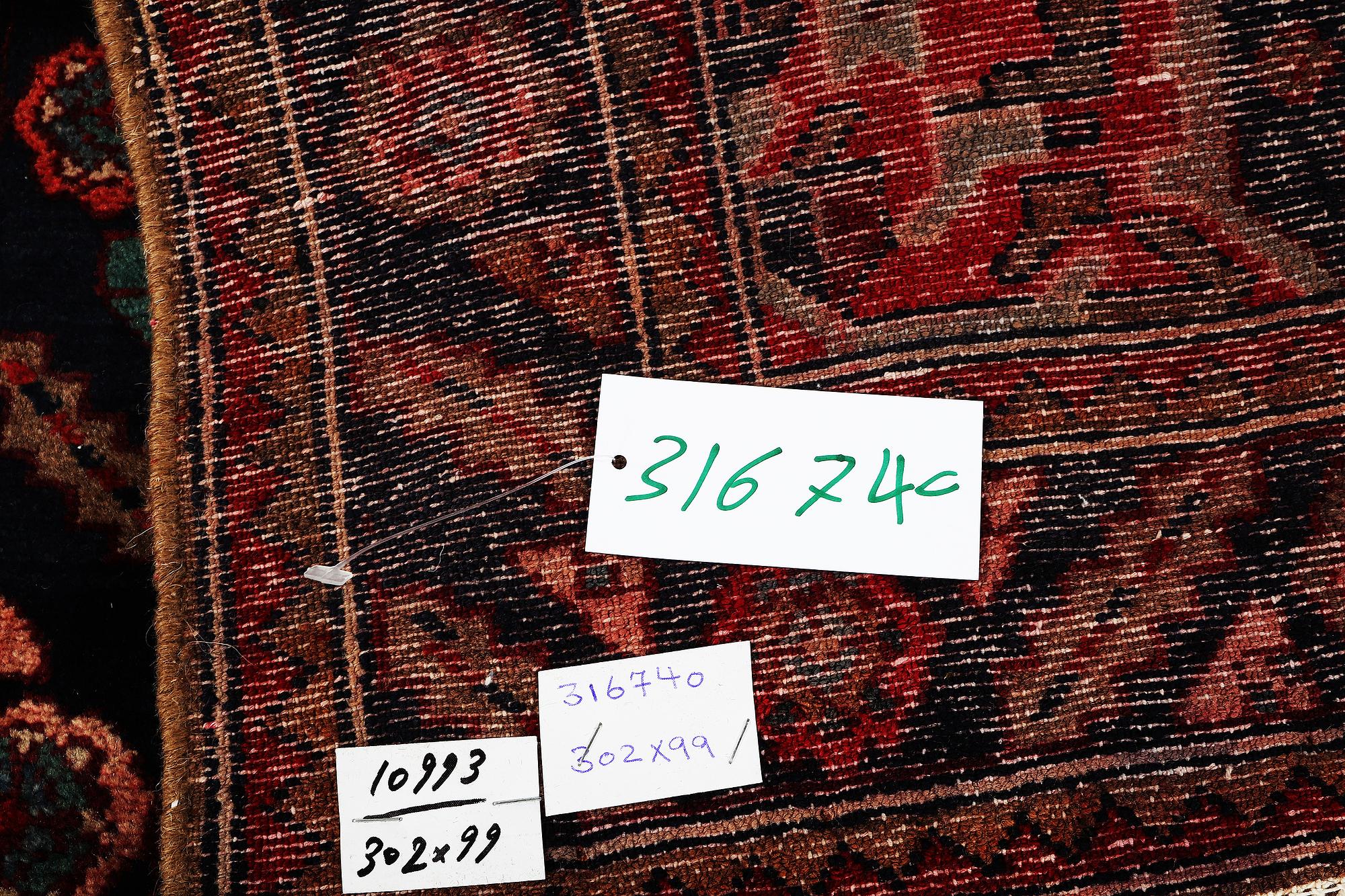 A runner, Koliaj, ca 302 x 99 cm.