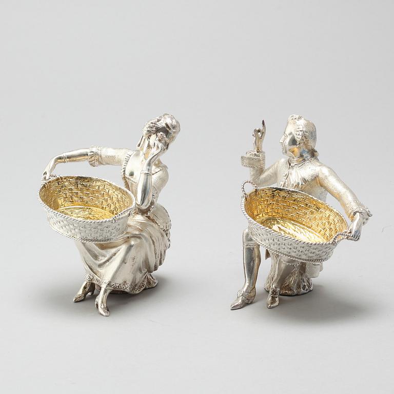 A pair of silver figurines bought at Garrard, London, 21th century.
