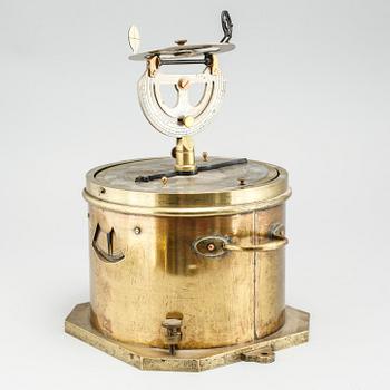 A nautical instrument named "Navisazimut" from A Lindblad and FW Gleerup in Stockholm, made around 1900.