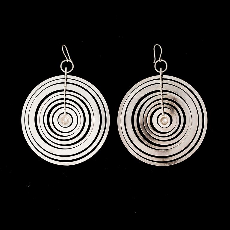 TAPIO WIRKKALA, örhängen "silvermåne", silver.  Kultakeskus 1971.