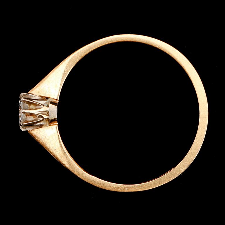 RING, 18 k guld, svenska stämplar, med briljant.