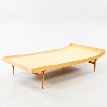 BRUNO MATHSSON, säng, "T 303, BERLIN 60", firma Karl Mathsson, Värnamo, daterad 1974.