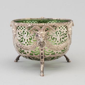 A GERMAN SILVER SWEET MEAT BOWL, first half of the 20th century.