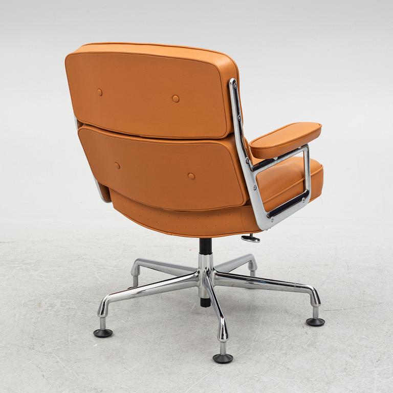 Charles & Ray Eames, a "Lobby" chair, Vitra.