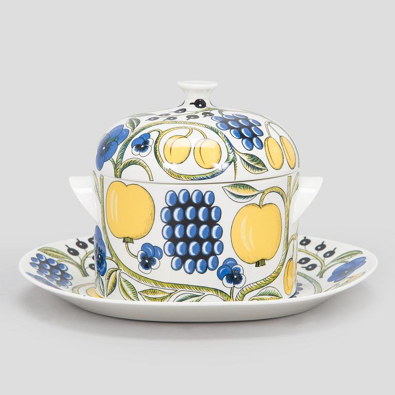 Birger Kaipiainen, a set of two porcelain serving dishes, Arabia Finland.