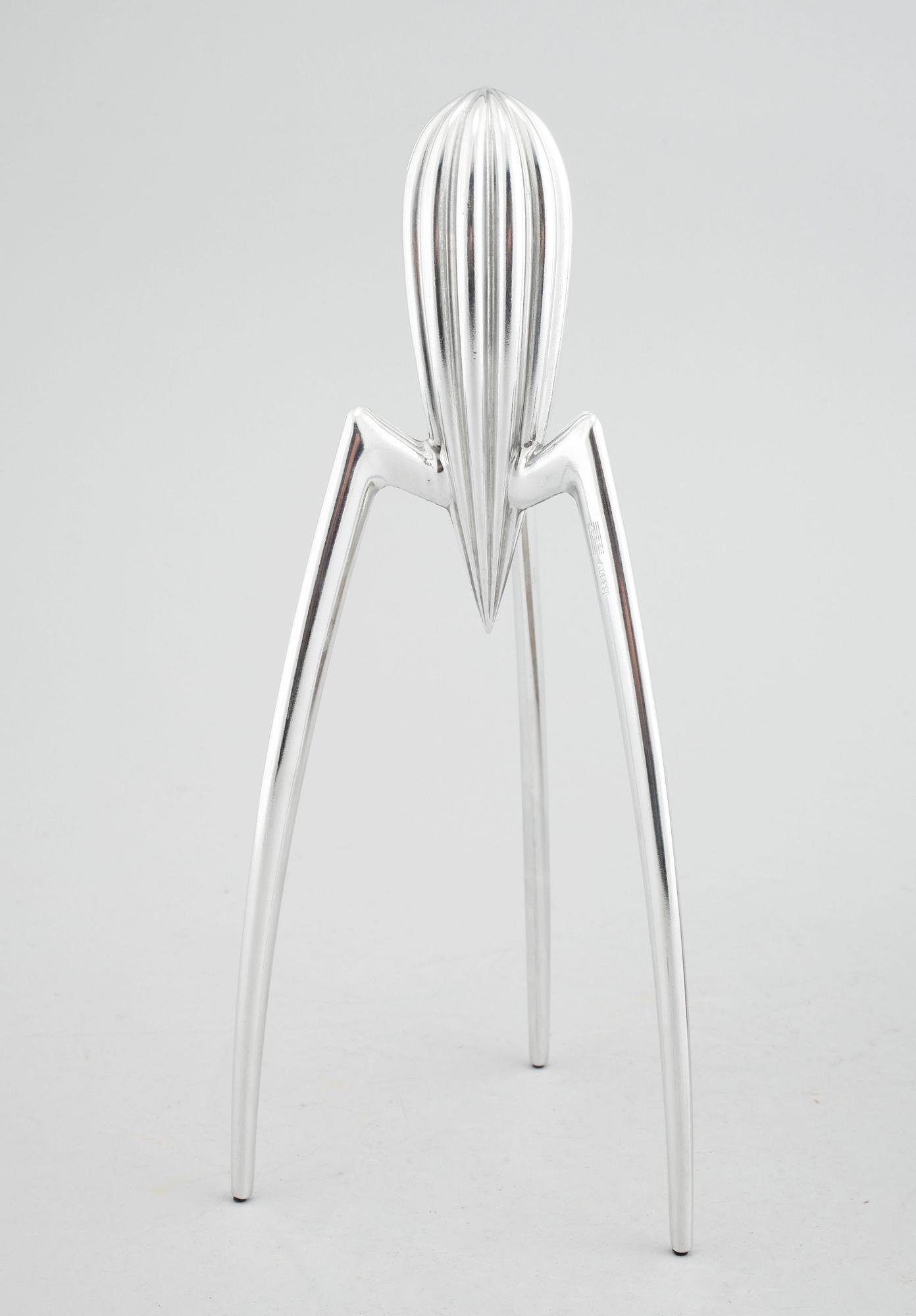 PHILIPPE STARCK och RICHARD SAPPER, citruspress samt vattenkokare, Alessi, Italien, formgivna 1990 respektive 1983.