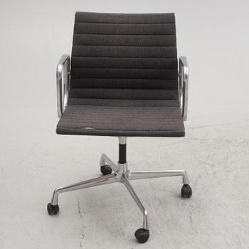Charles & Ray Eames, an EA 108 office swivel chair for VItra.