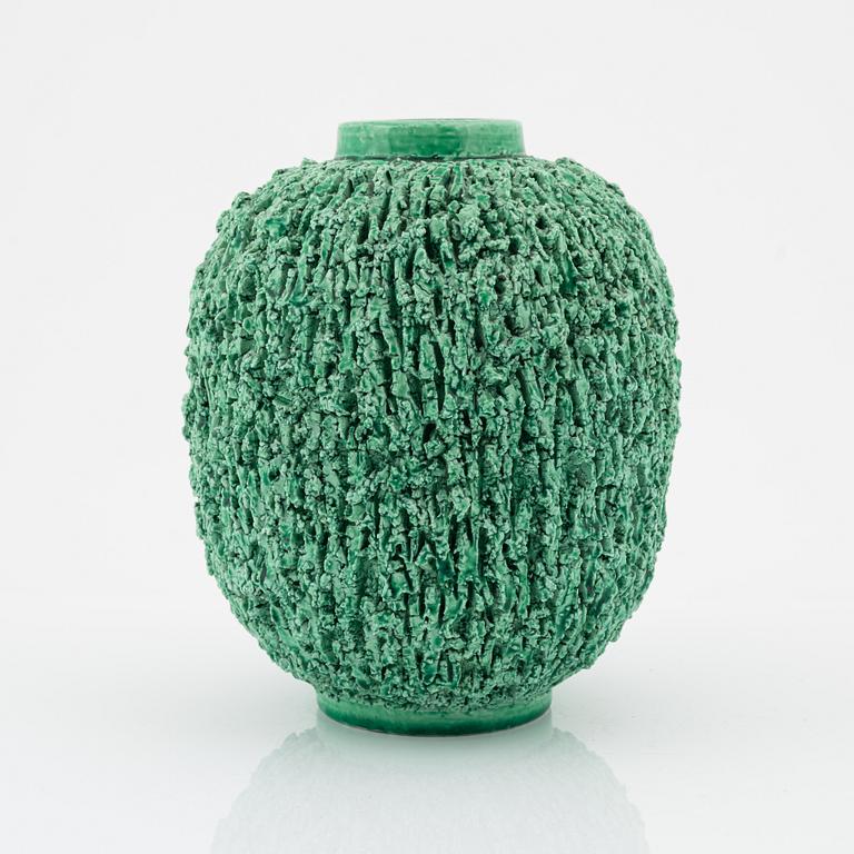 Gunnar Nylund, vas, chamotterat stengods, "Igelkottsvasen", Rörstrand.