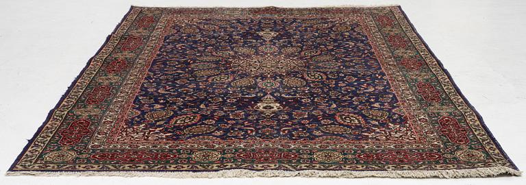 Matta, Old, Täbris, signerad, ca 290 x 206 cm.