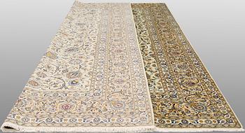 A Keshan carpet, approx. 402 x 300 cm.
