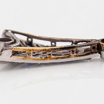 Örhängen, platina, 18K guld, gammalslipade och rosenslipade diamanter, syntetiska safirer och pärlor.