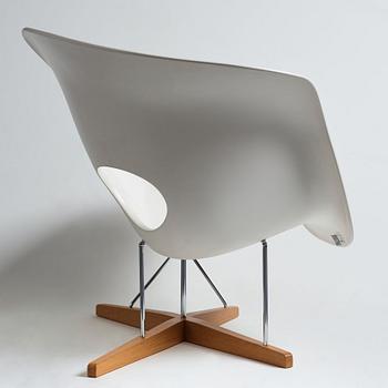 Charles & Ray Eames, "La Chaise",  Vitra 2012.