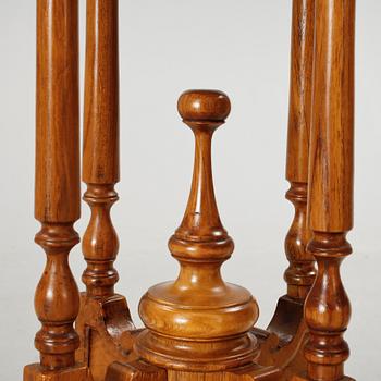 LAMPBORD, ett par, nyrenässans, 1800-talets slut.