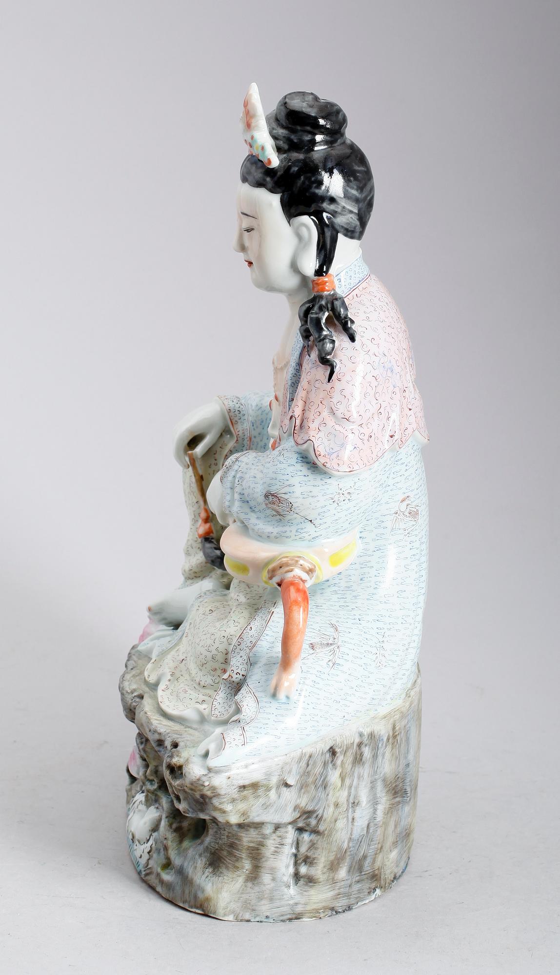 FIGUR, porslin, Kina, 1900-talets andra hälft.